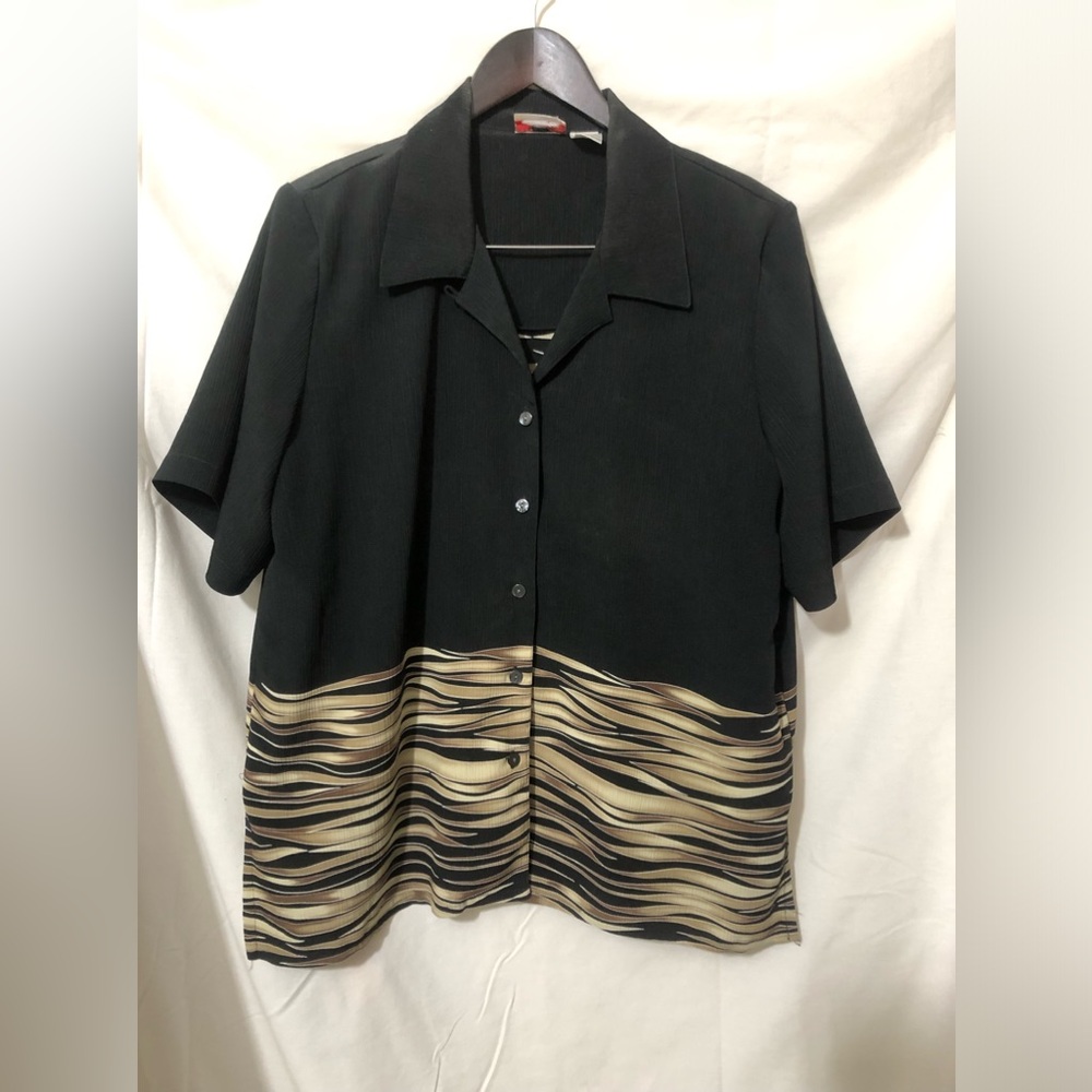 Women’s short sleeve blouse